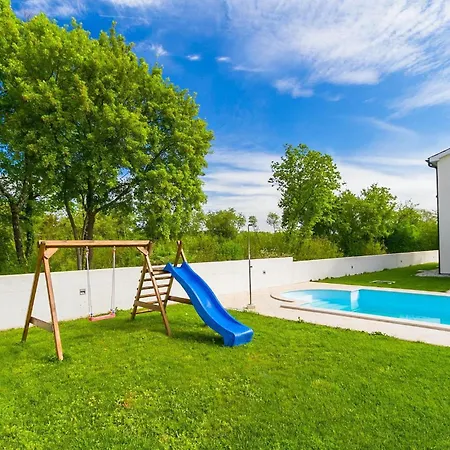 Azura בית נופש