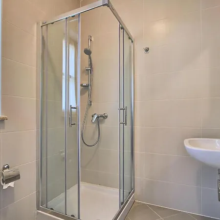 בית נופש Azura *