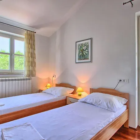 Azura בית נופש